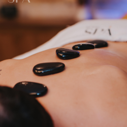 Massagem com Pedras Quentes